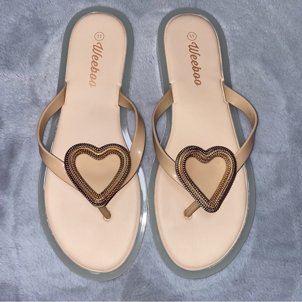 NWOT Weeboo Women’s Nude Blush Jelly Flip Flop Slides with Bronze Heart Size 11